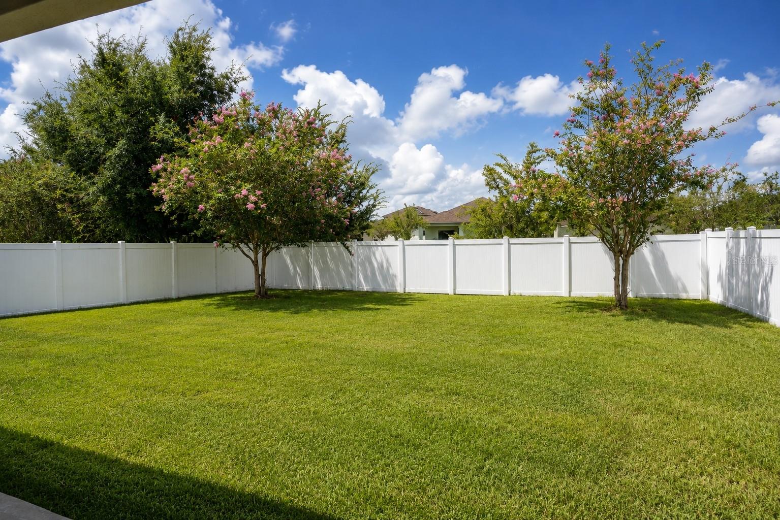 612 Silverthorn Pl Property Photo 34