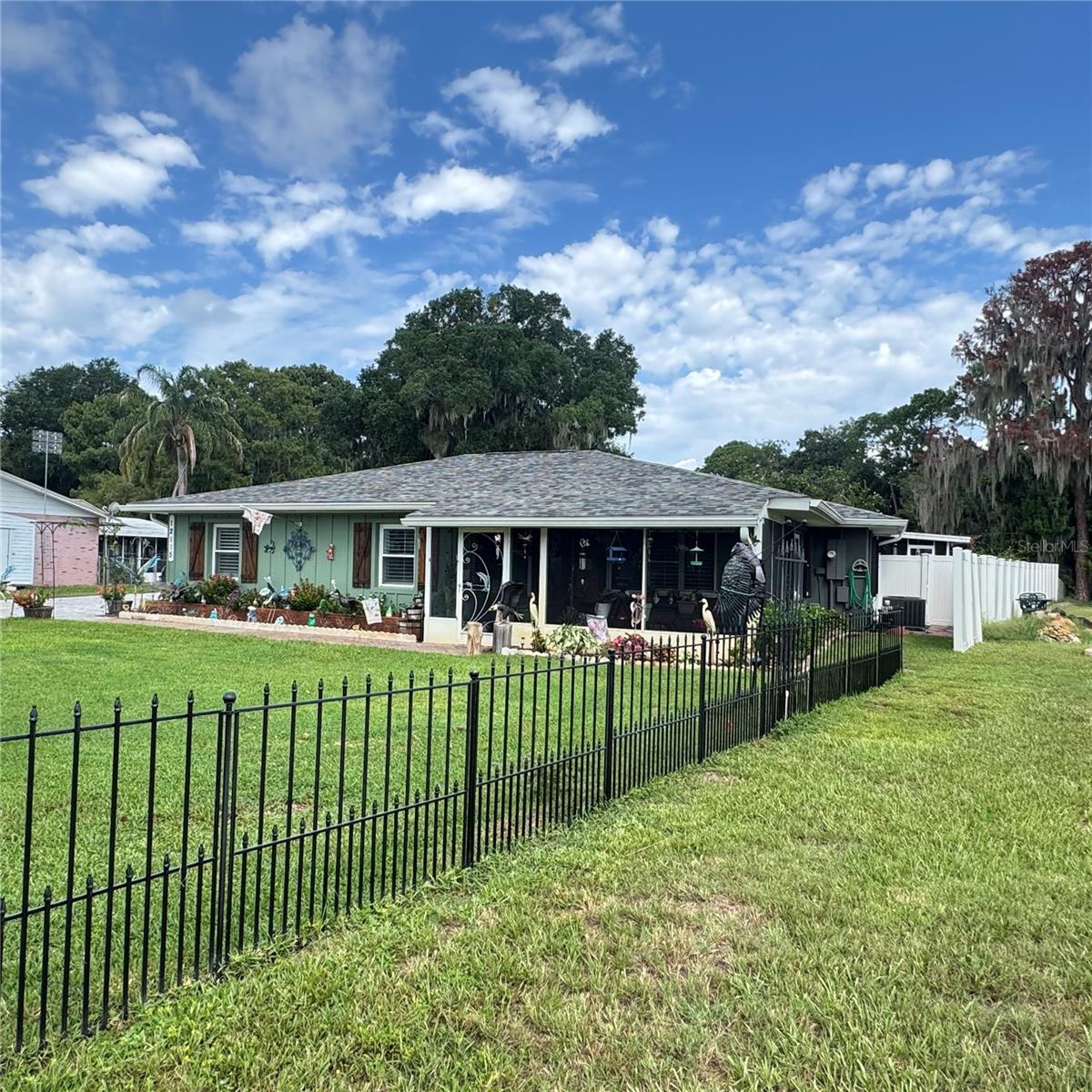 12115 Virginia Dr Property Photo 6