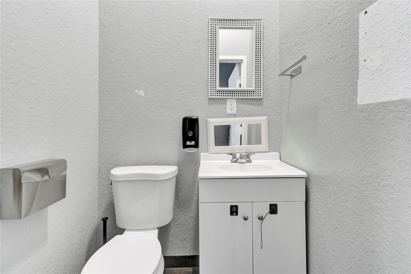 105 E Baker St Property Photo 21