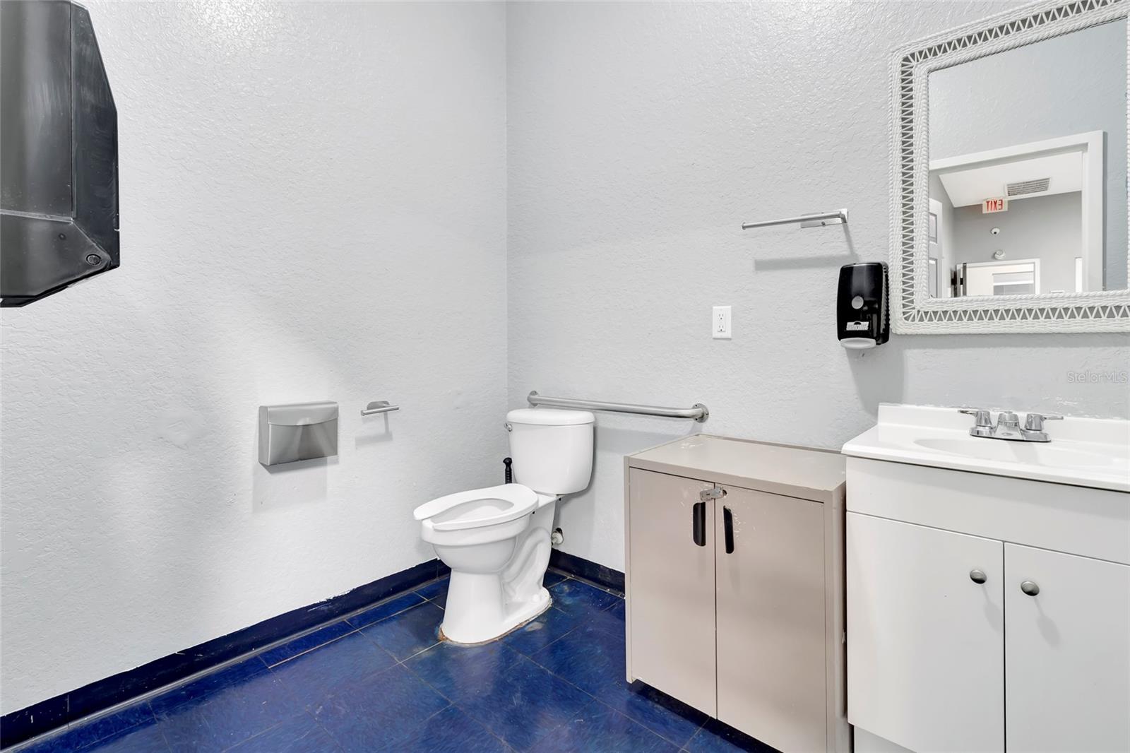 105 E Baker St Property Photo 24