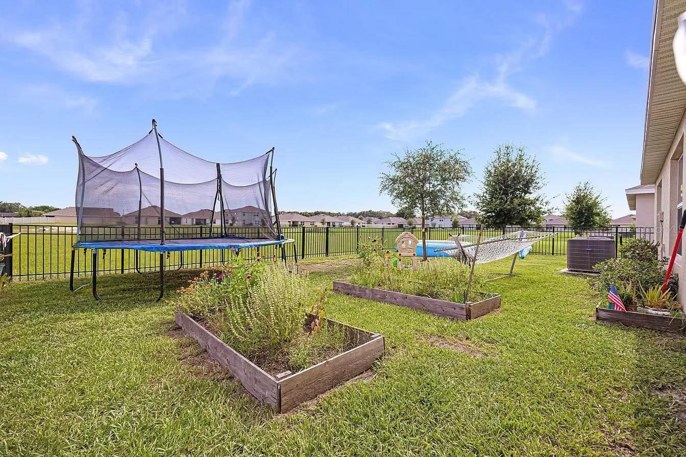 8574 Triumph Cir Property Photo 16