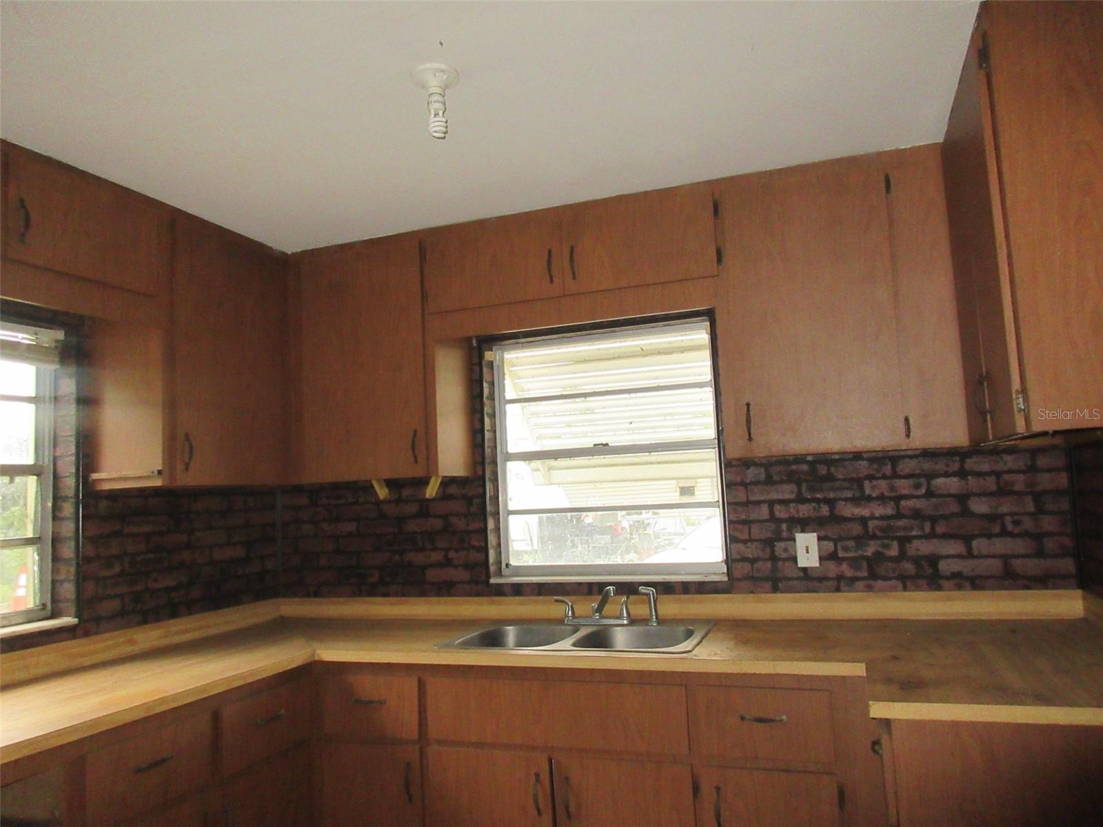 11639 Huggins St Property Photo 19