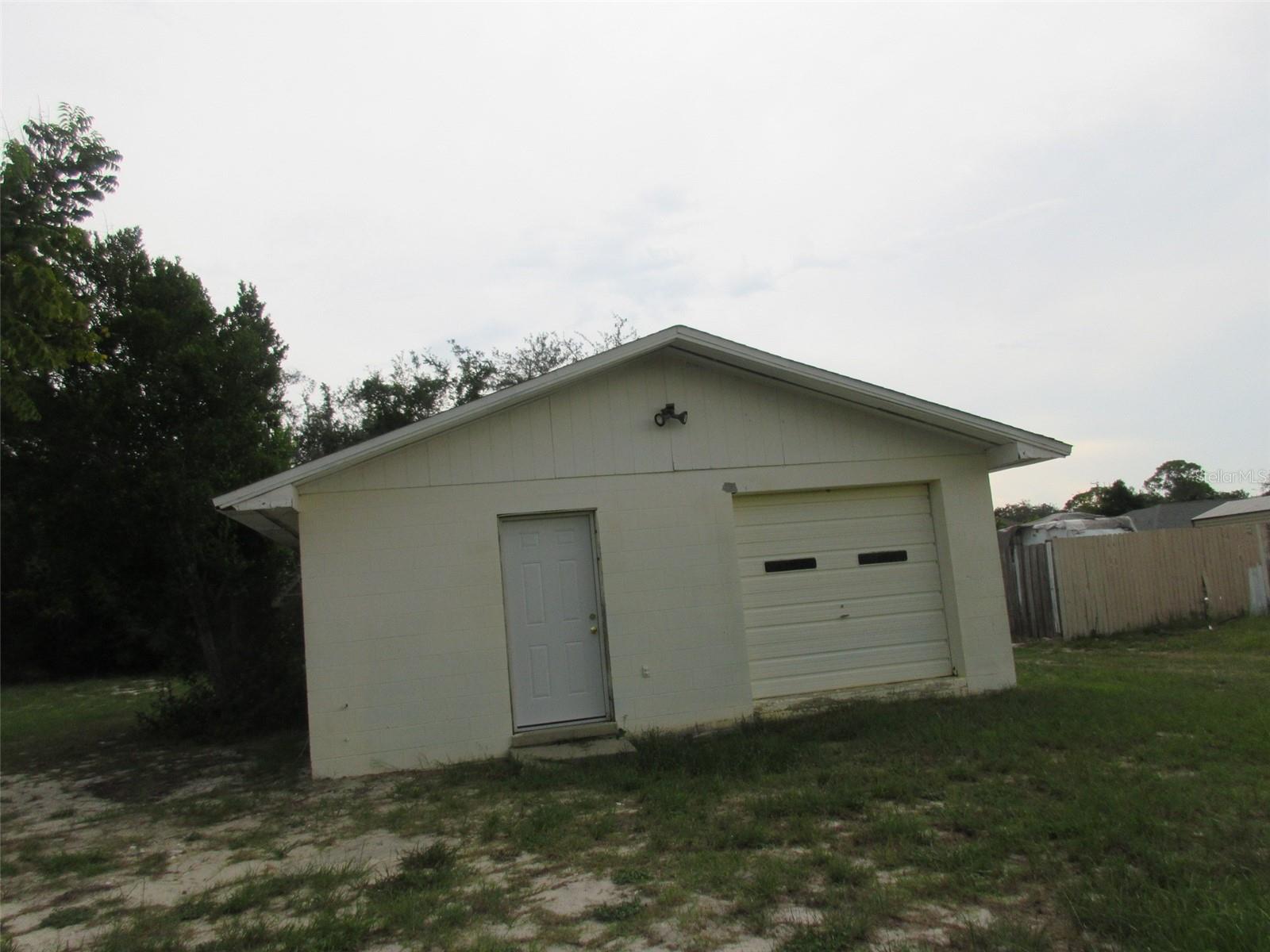 11639 Huggins St Property Photo 21