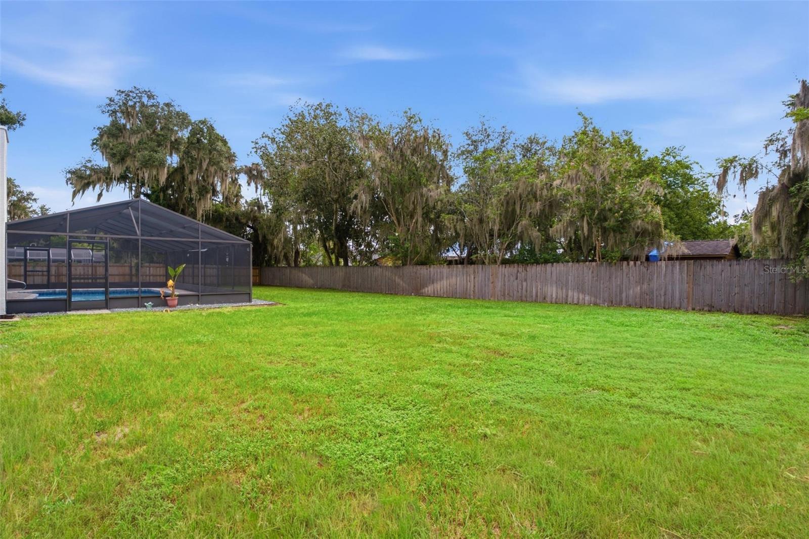 5240 Royal Oak Dr Property Photo 5