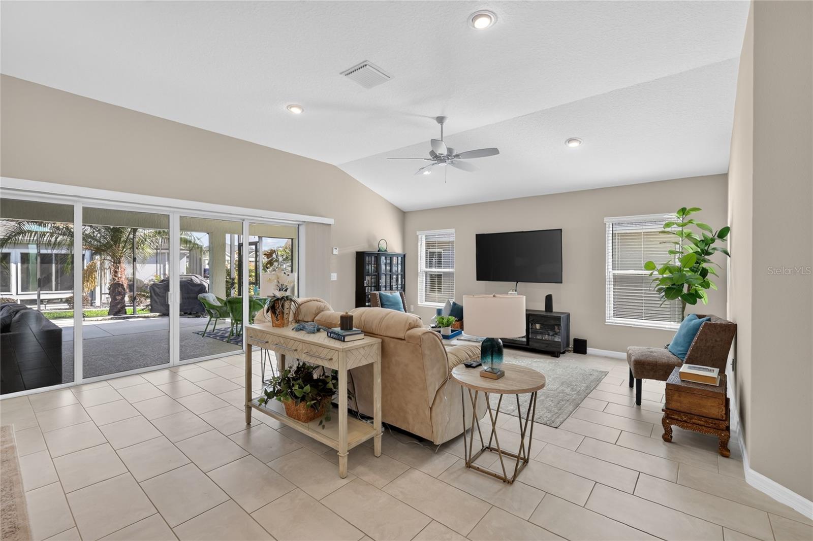 5825 Flint Loop Property Photo 12