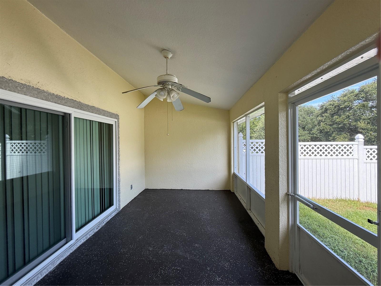 8927 Courtyard Ln Property Photo 14