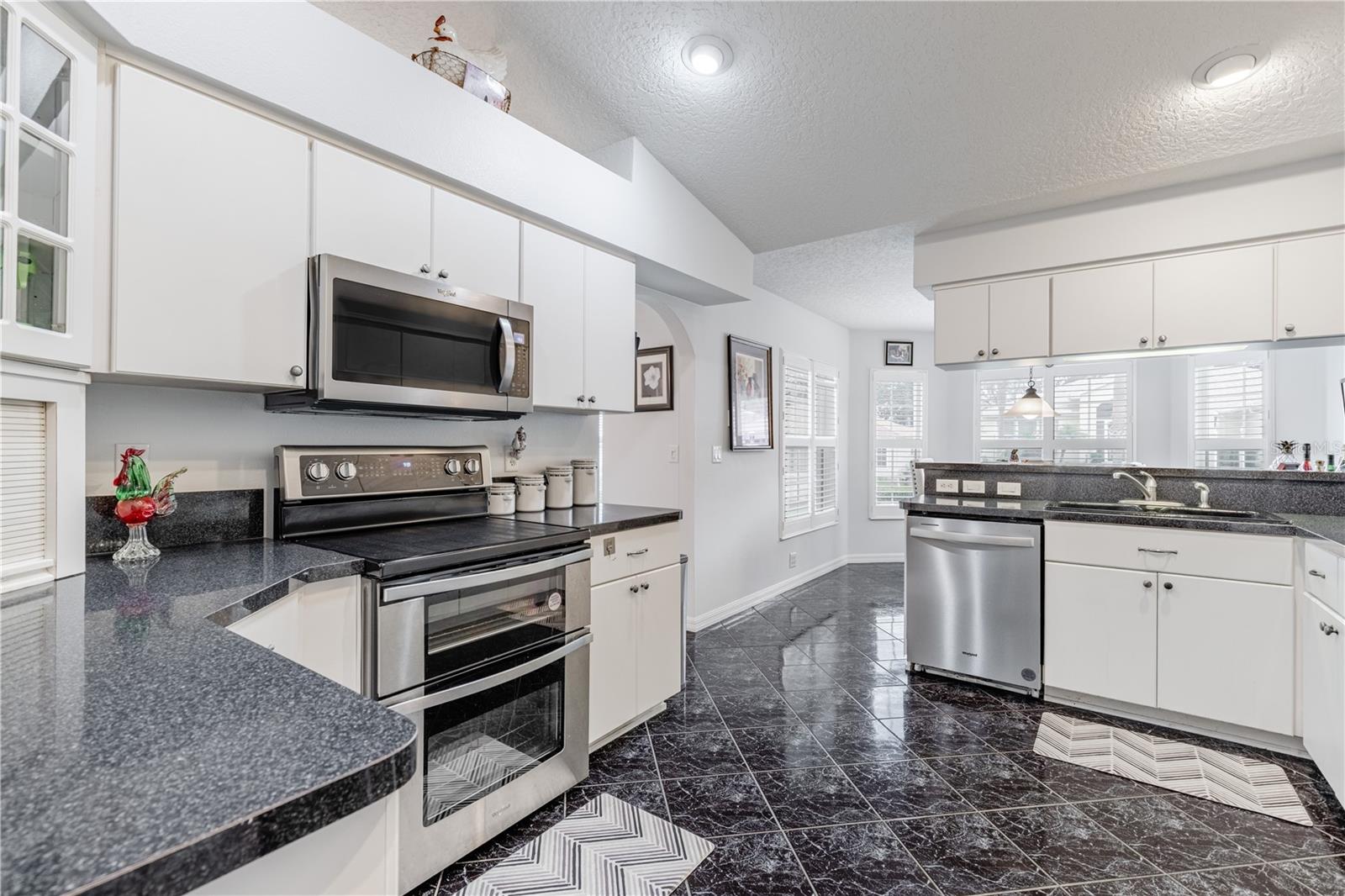 5154 Indian Ocean Loop Property Photo 17