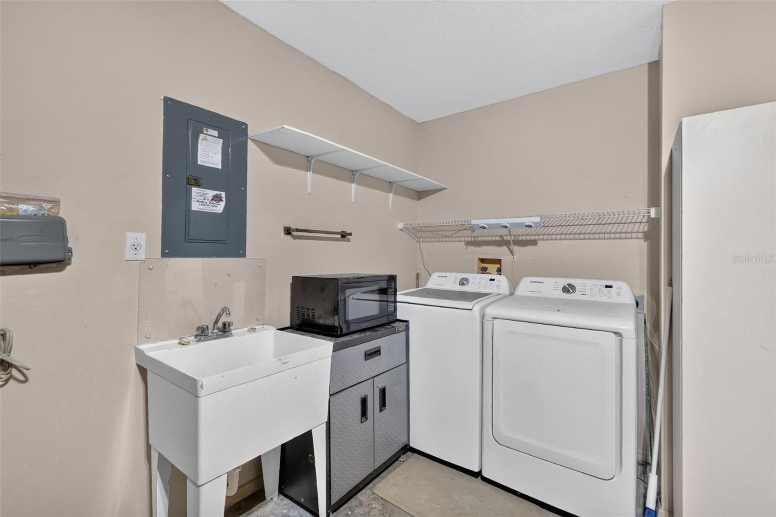 1606 Campos Dr Property Photo 29