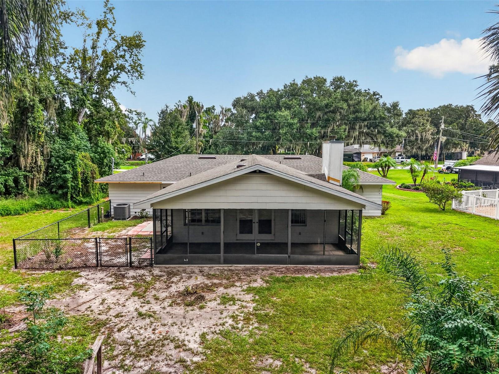 8050 Spring Dr Property Photo 7