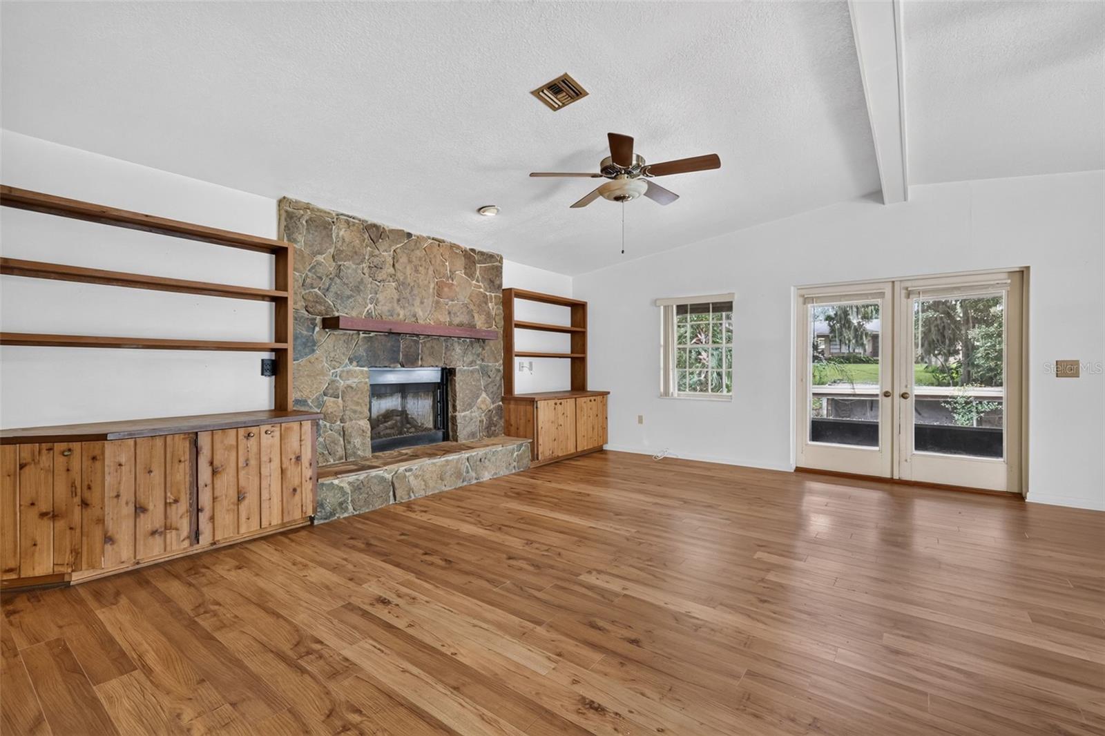 8050 Spring Dr Property Photo 16