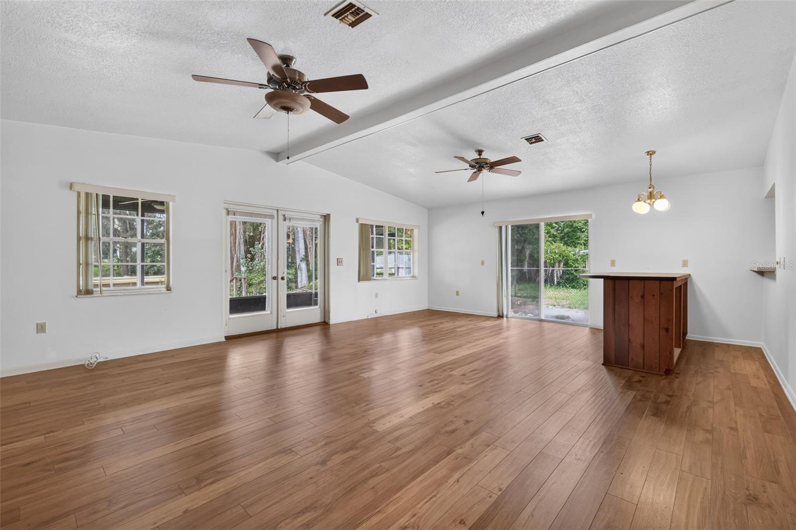 8050 Spring Dr Property Photo 17