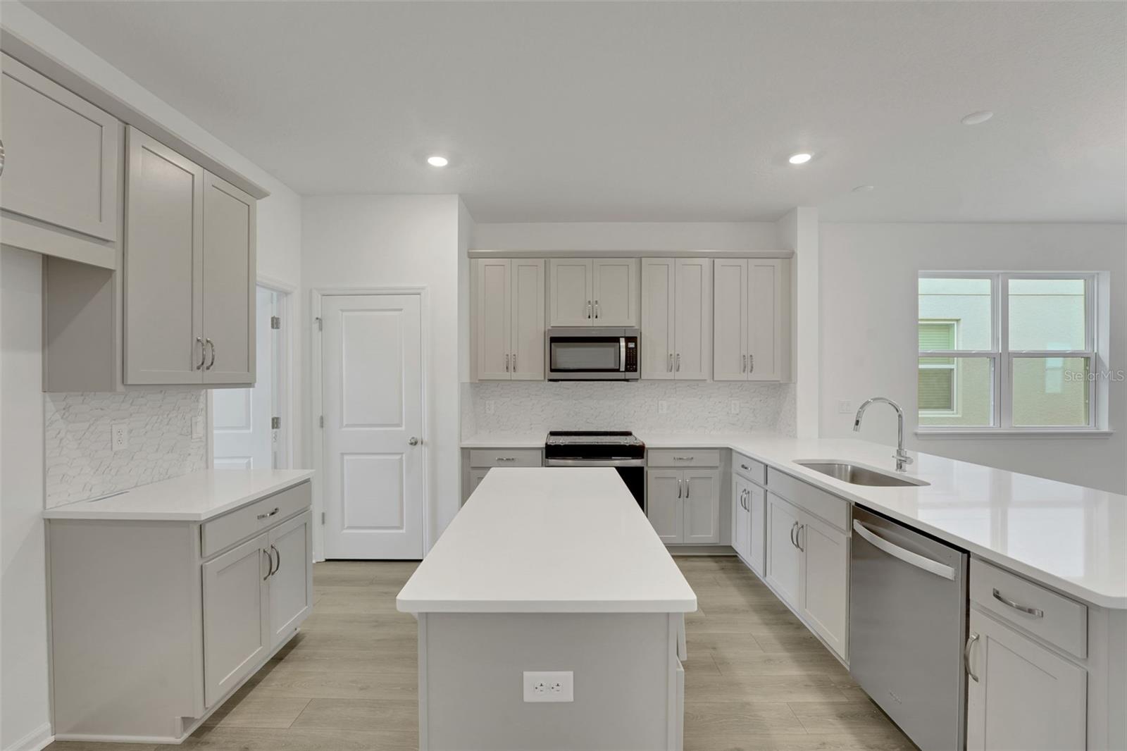 5128 Waypointe Blvd Property Photo 14