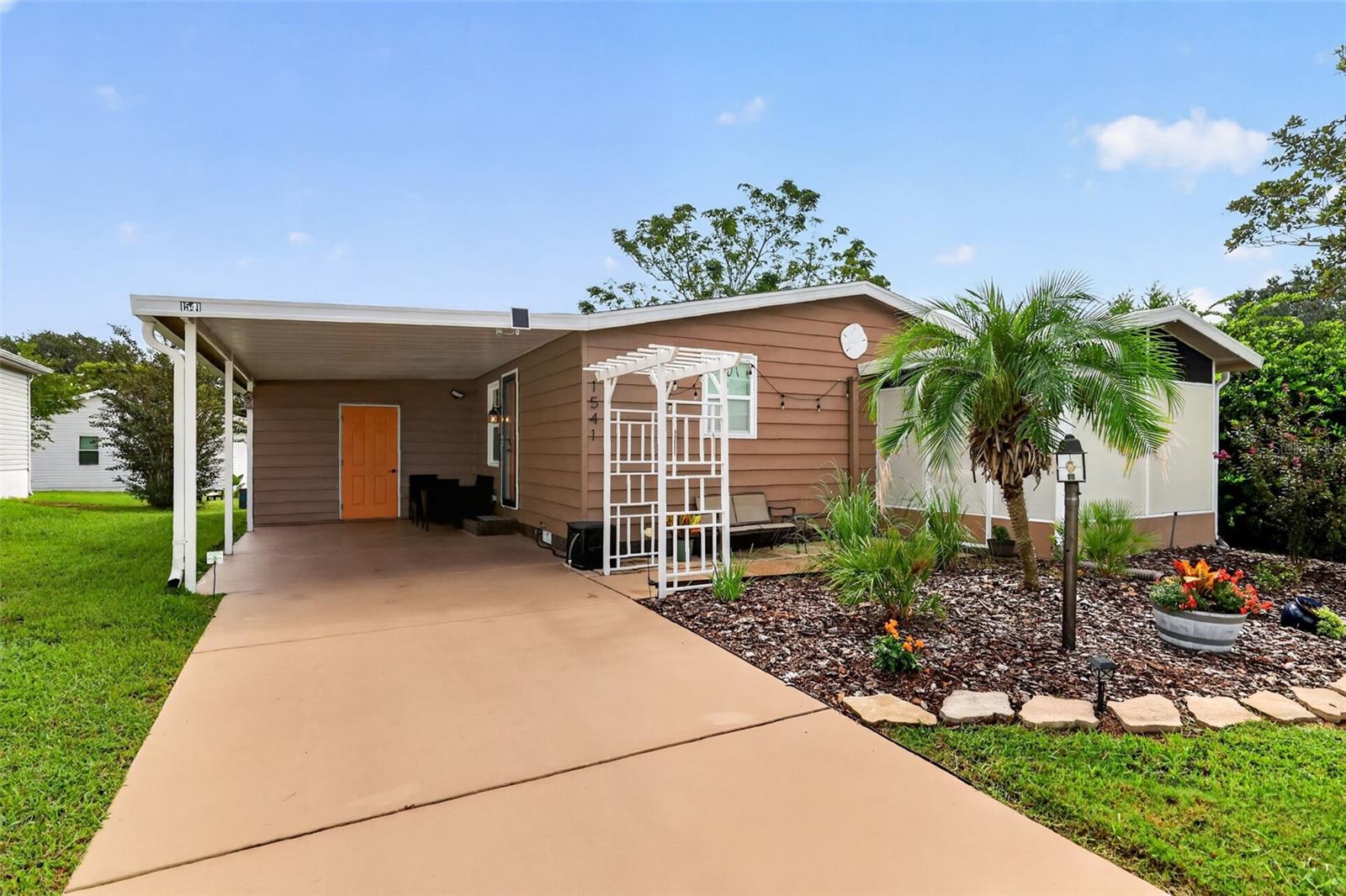 1541 Doral Cir Property Photo 1