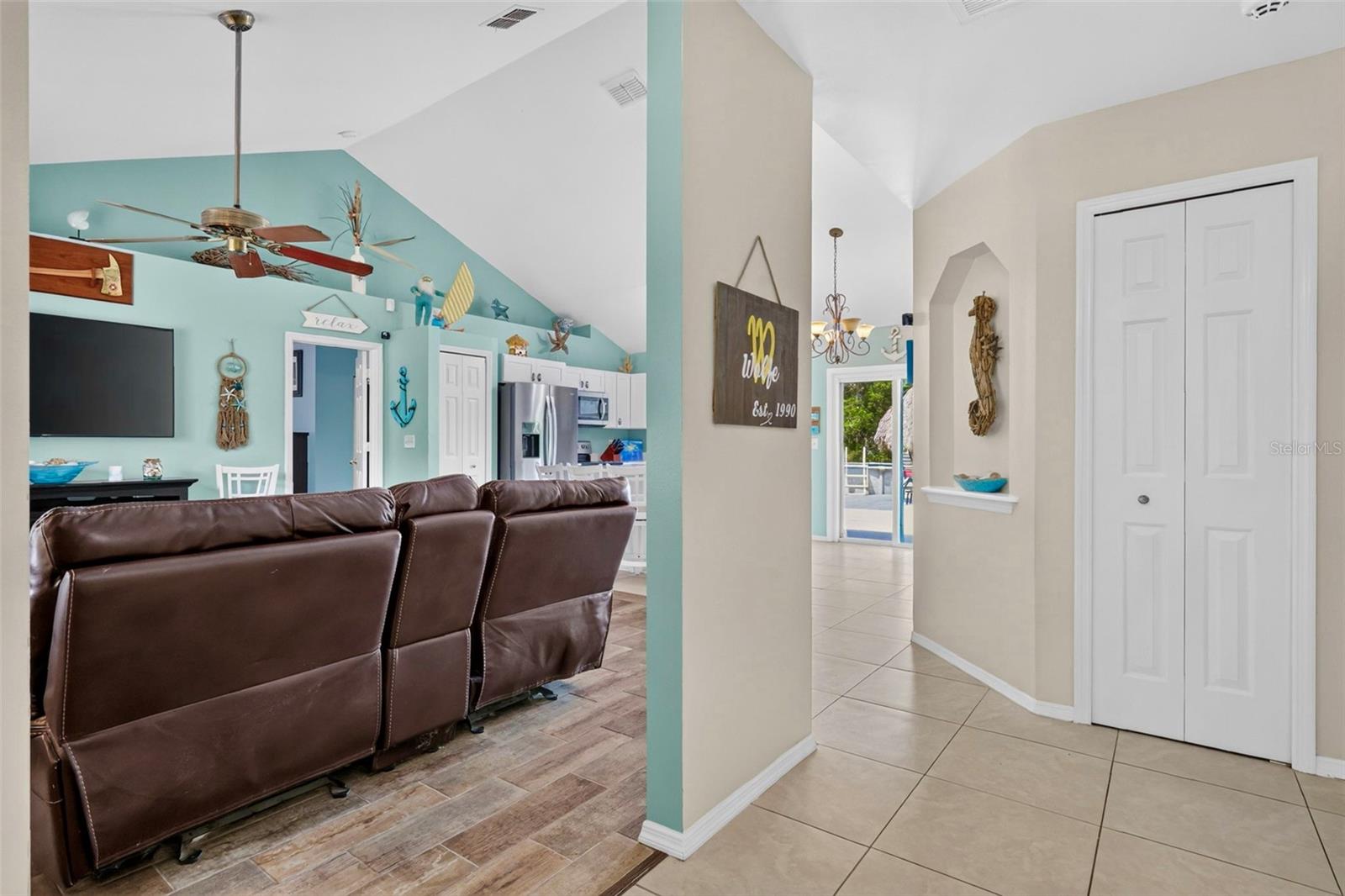 39627 Greenbrier St Property Photo 5
