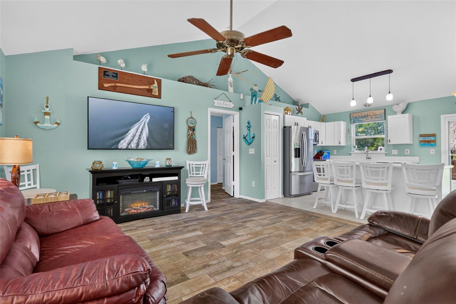 39627 Greenbrier St Property Photo 6
