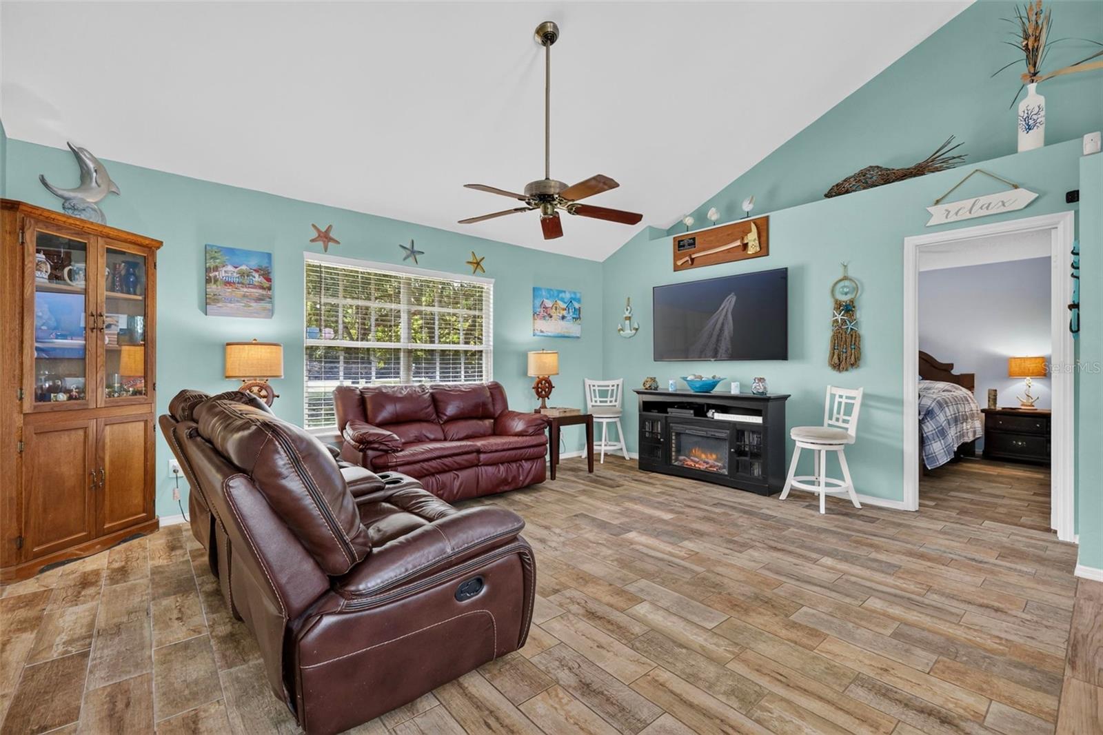 39627 Greenbrier St Property Photo 7