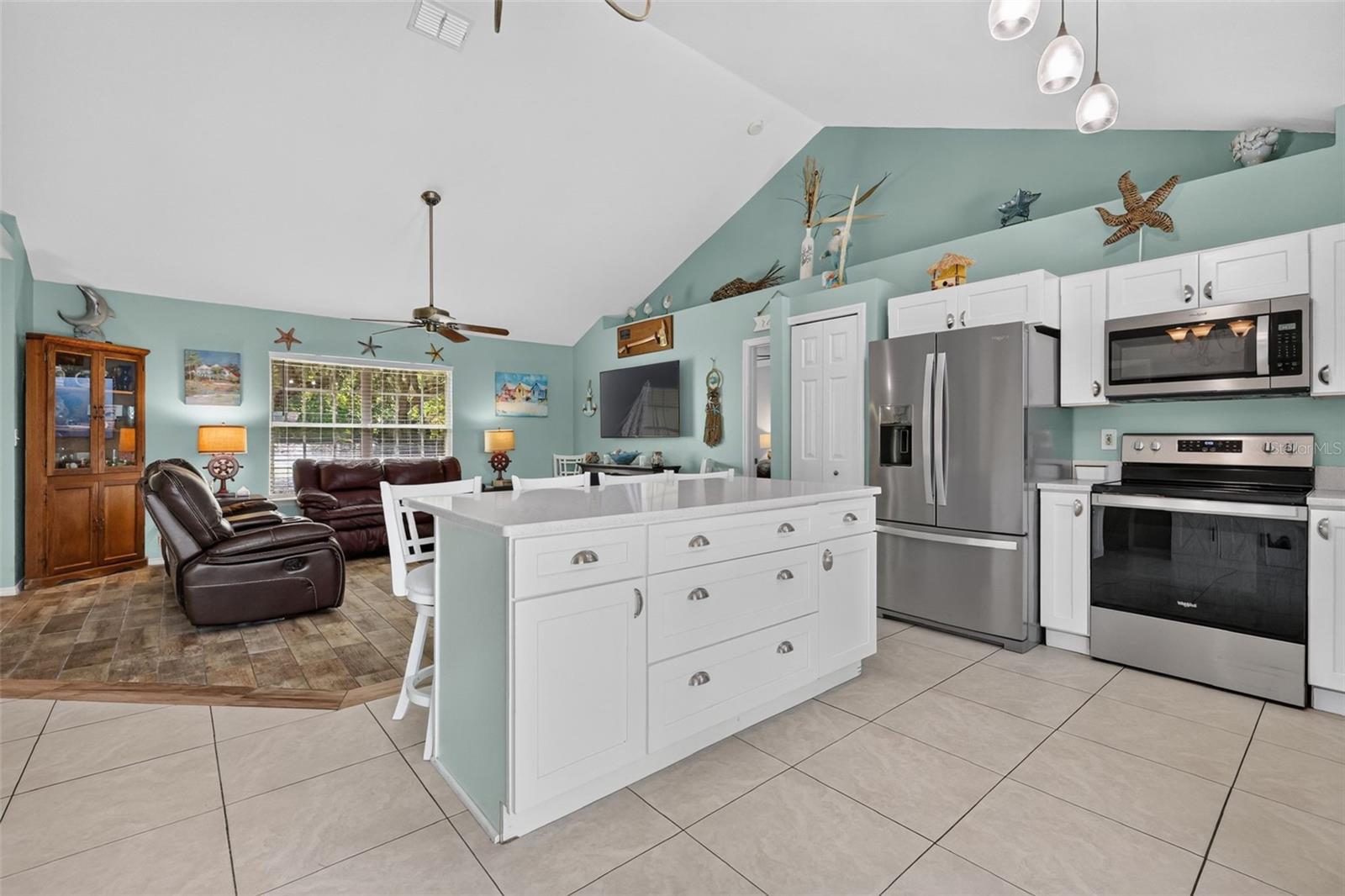 39627 Greenbrier St Property Photo 12