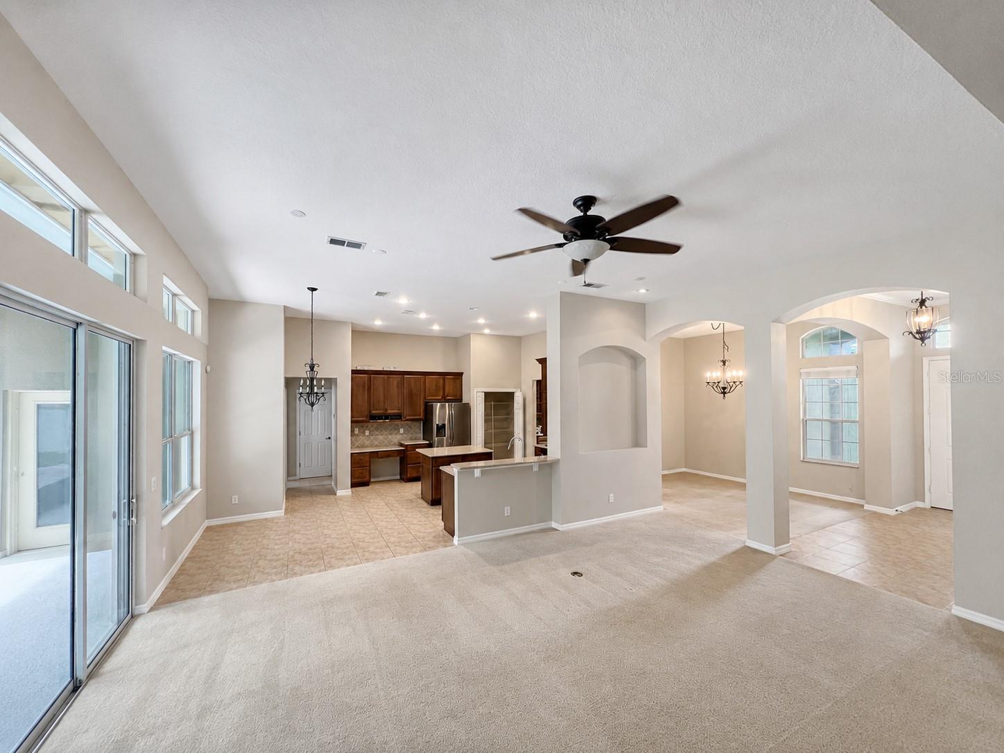 105 E Blue Water Edge Dr Property Photo 3