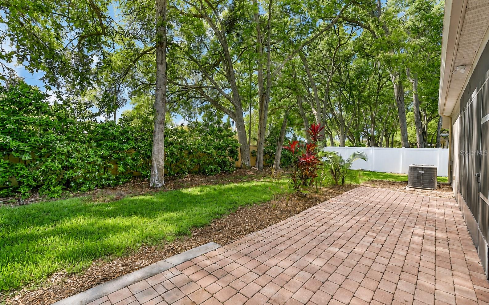 105 E Blue Water Edge Dr Property Photo 18