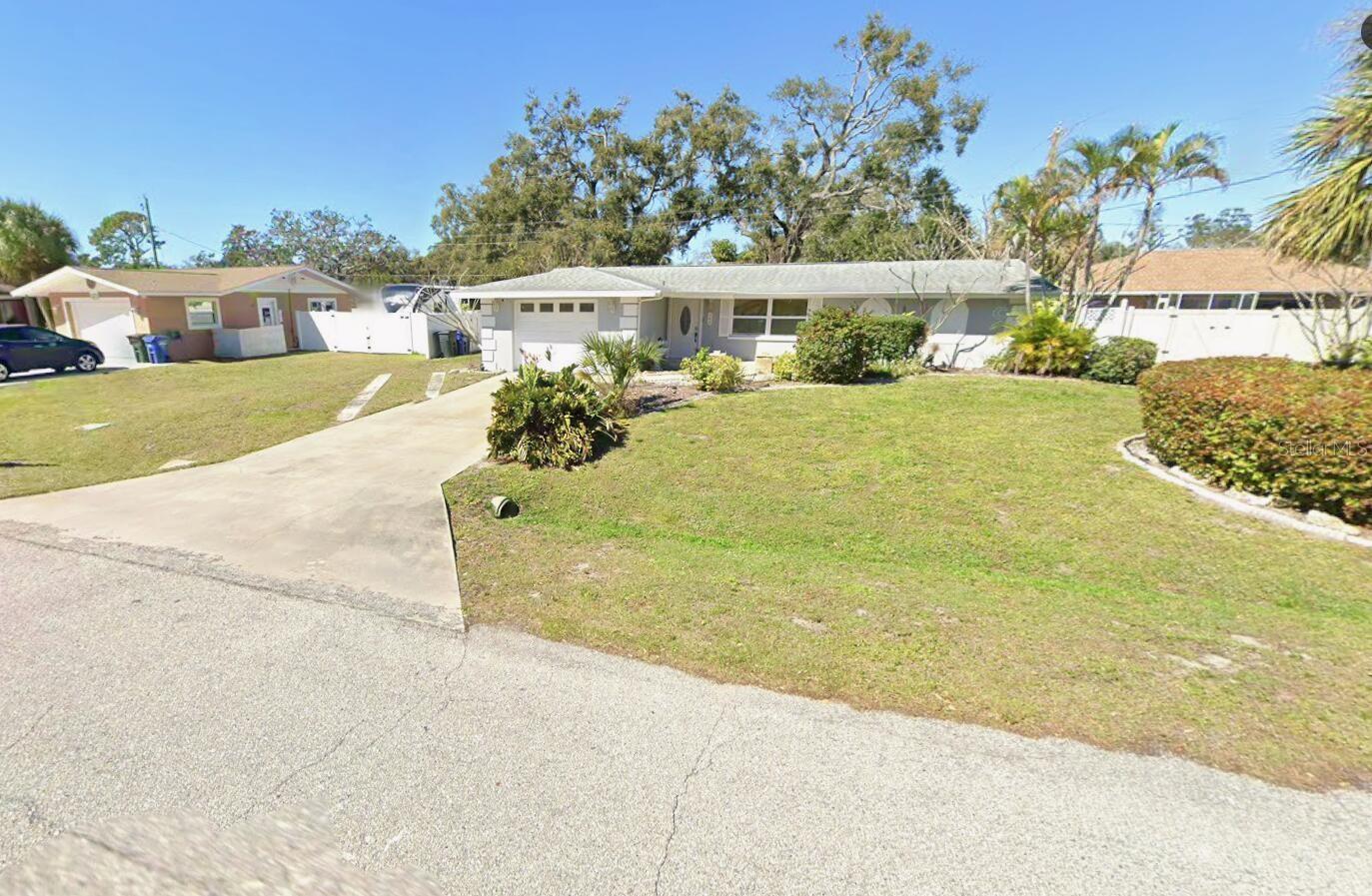 360 Foxglove Rd Property Photo 1