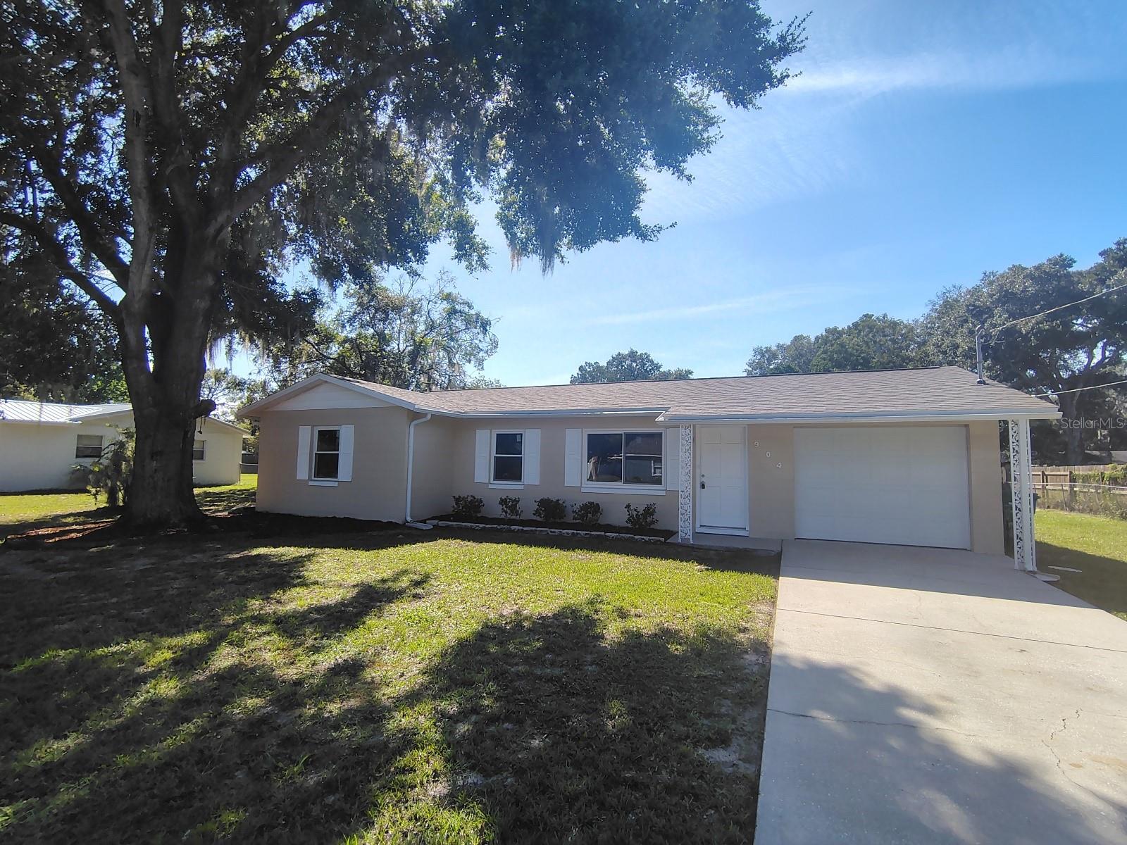 904 HICKORY AVE