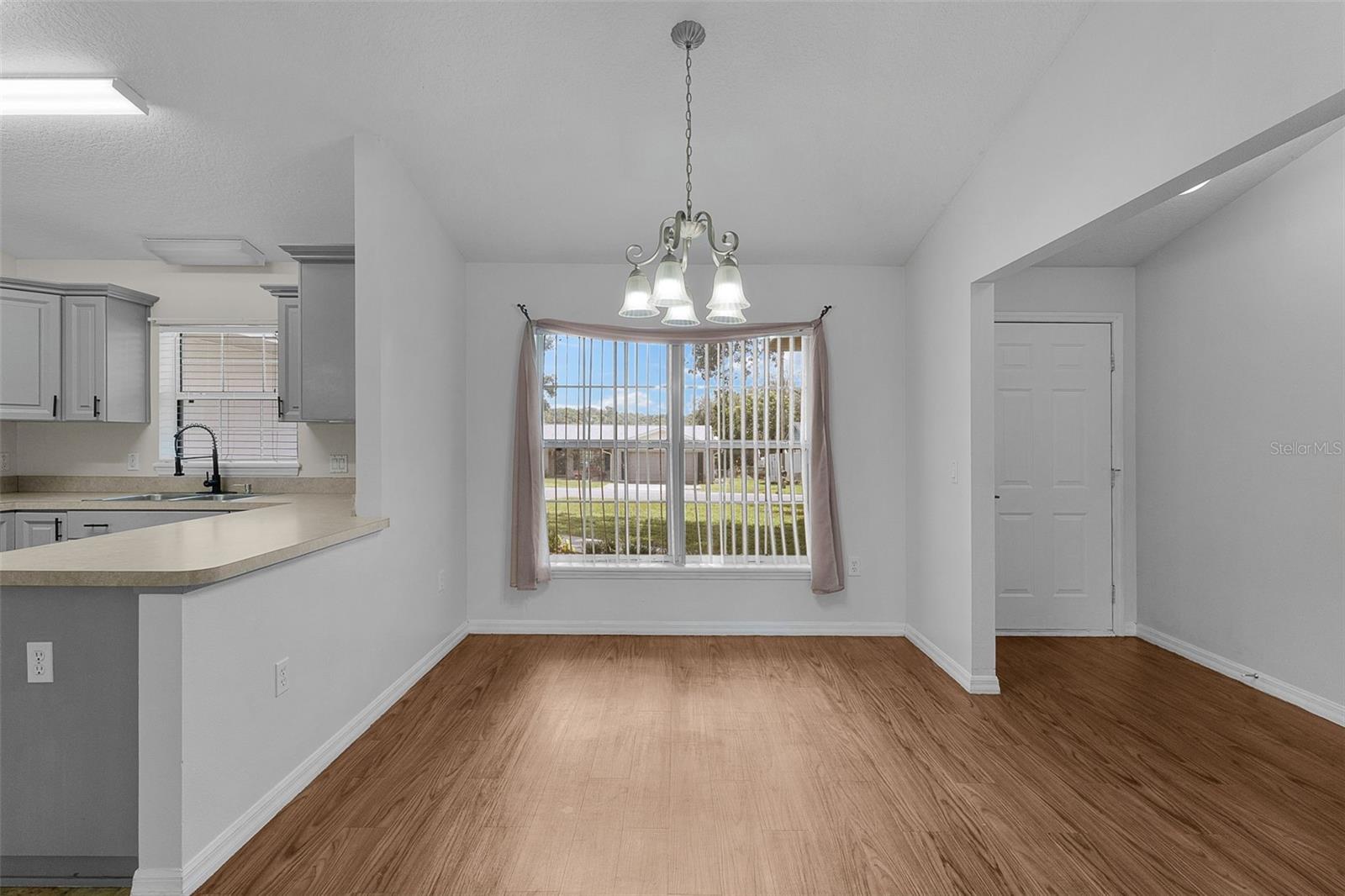 36127 Pine Tree St Property Photo 5