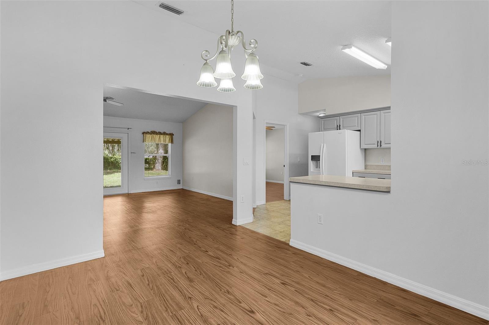 36127 Pine Tree St Property Photo 6