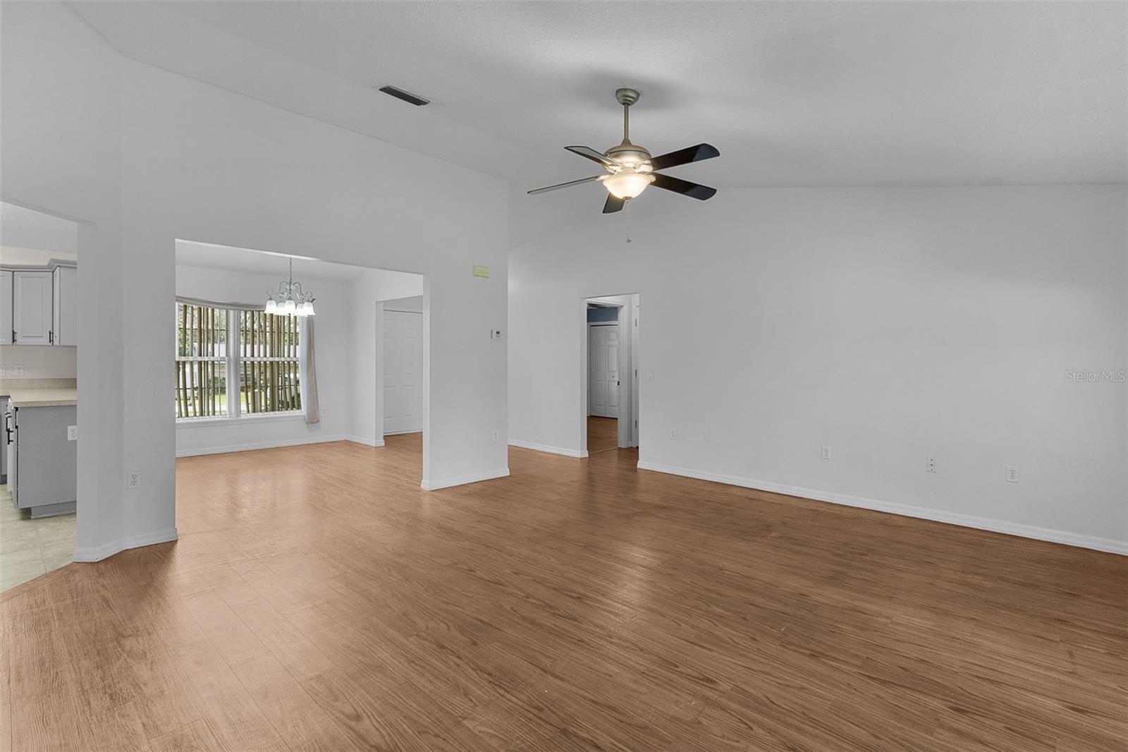 36127 Pine Tree St Property Photo 8