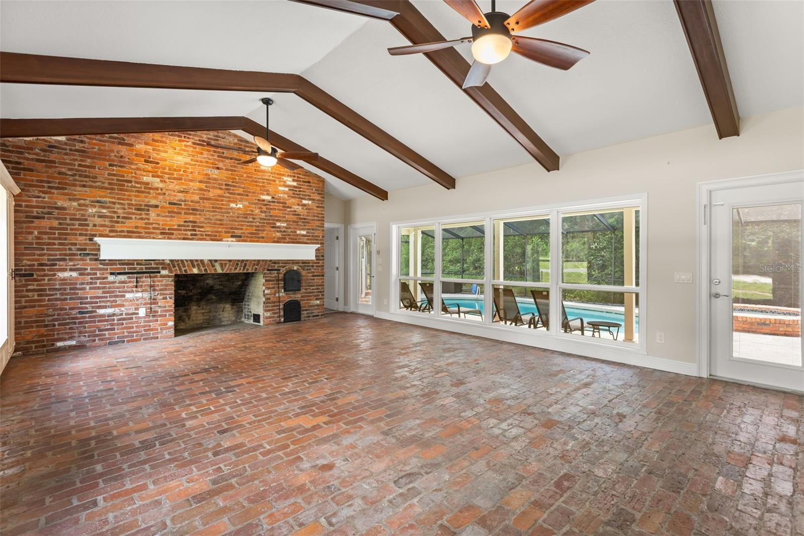 1602 Country Club Rd Property Photo 24