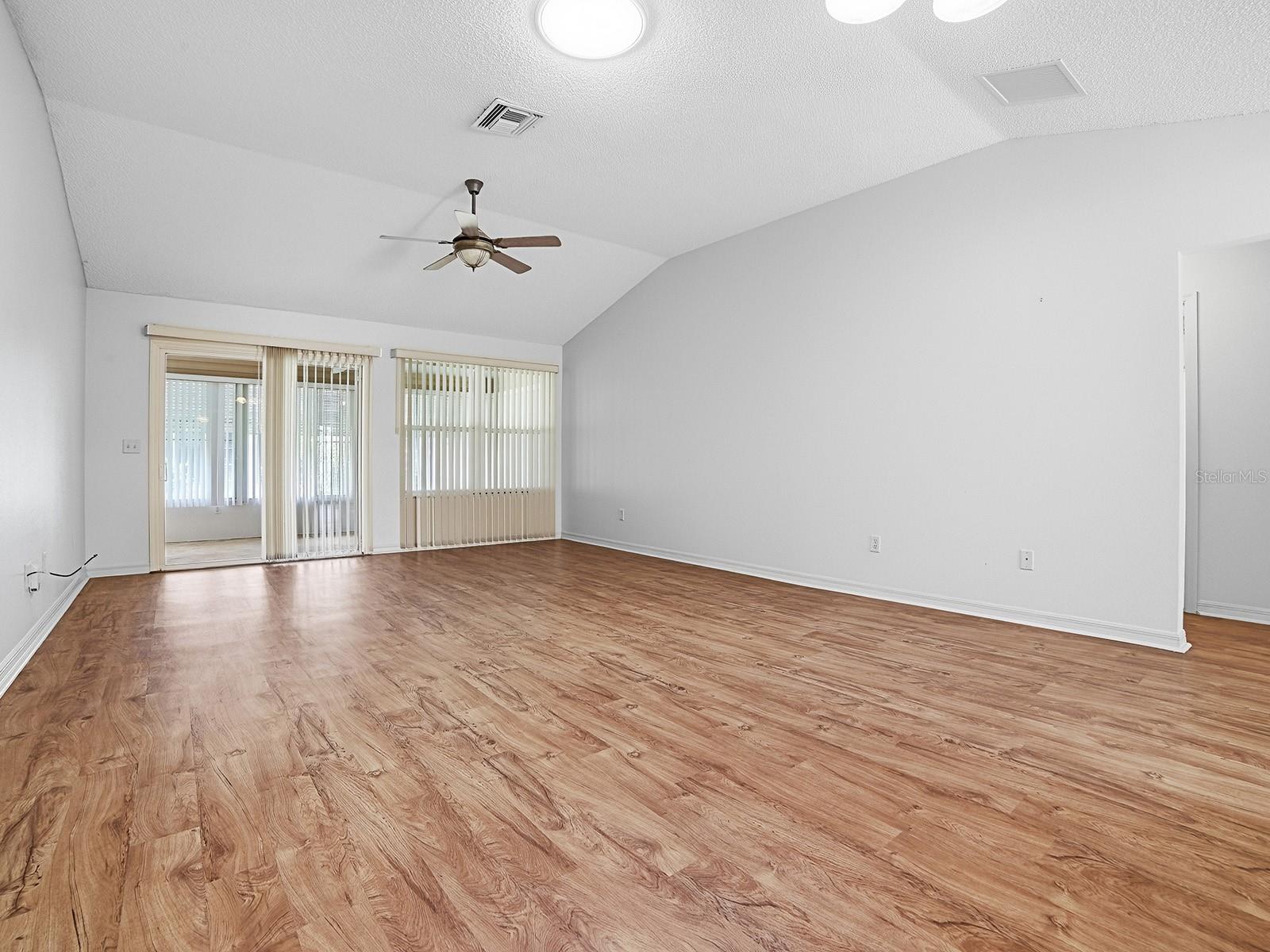 3170 Williams Rd Property Photo 6
