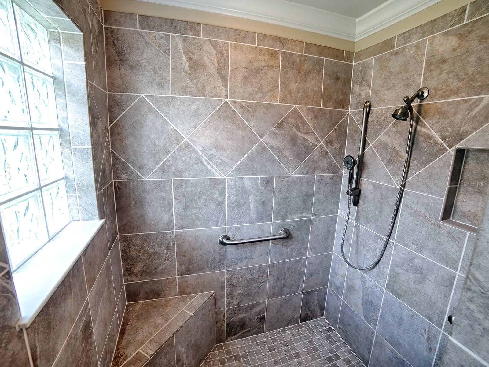 2760 Midland Ter Property Photo 28