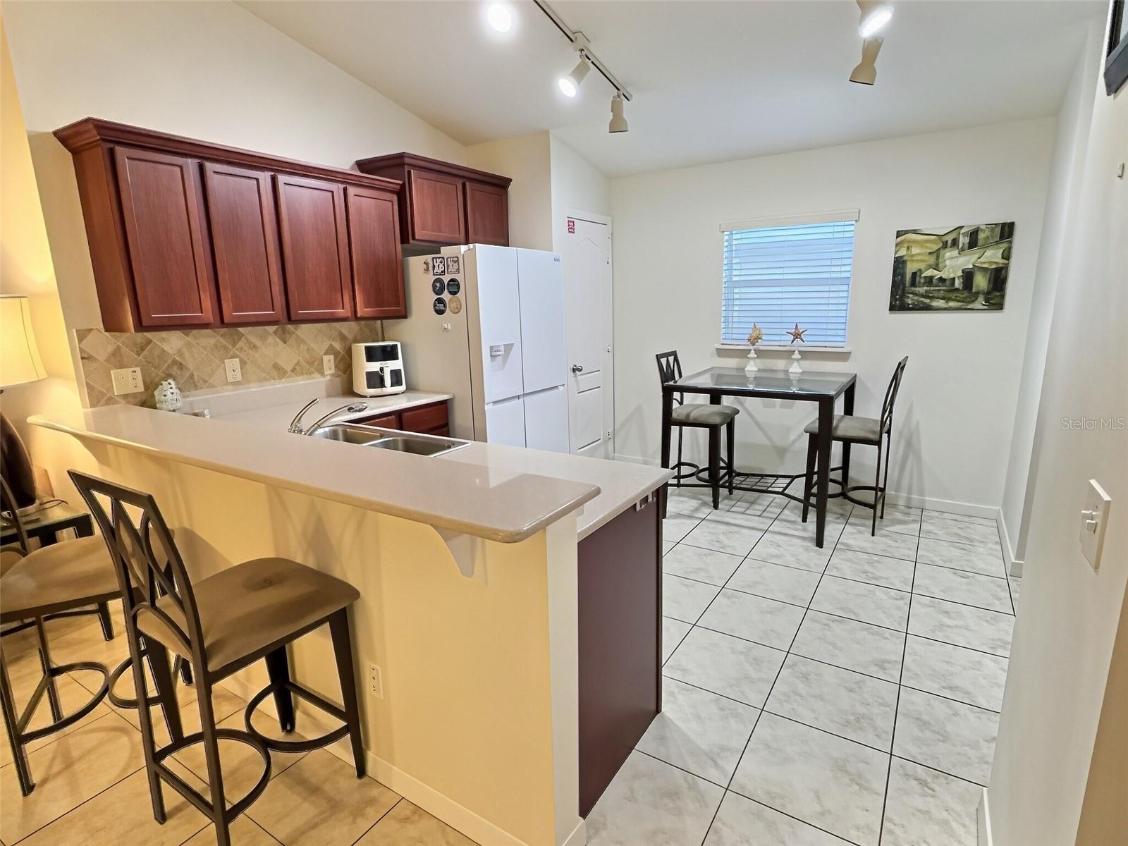 655 Scrub Jay Way Property Photo 3