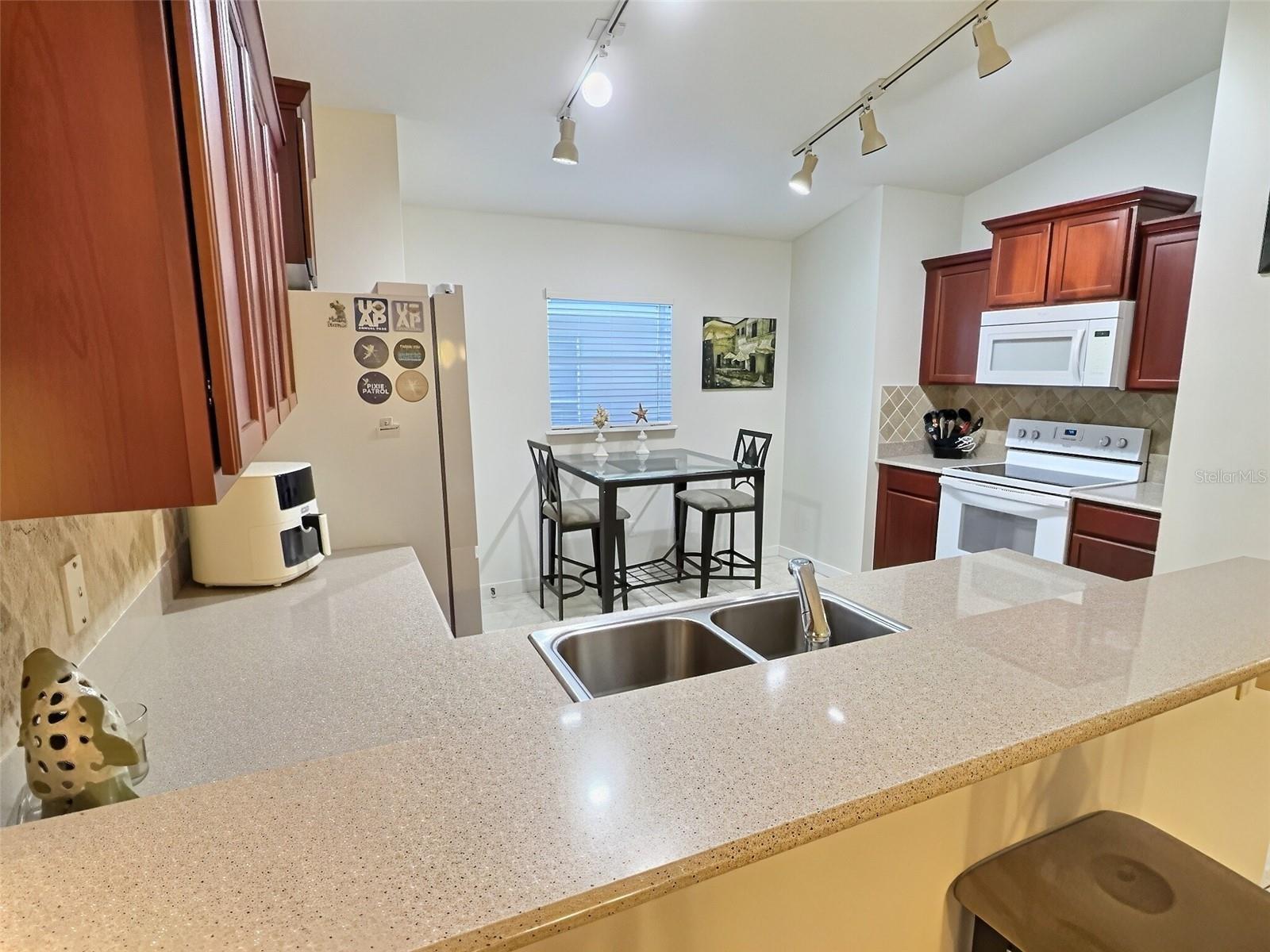 655 Scrub Jay Way Property Photo 4