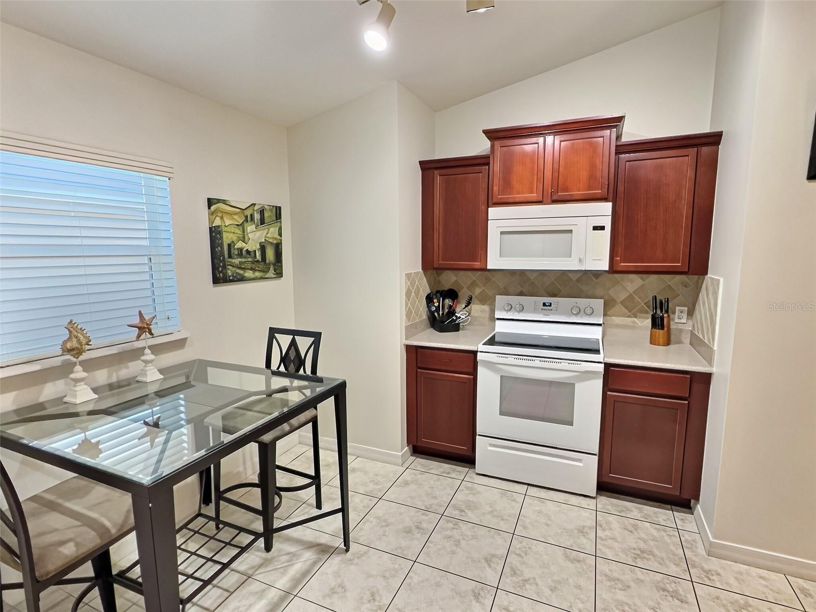 655 Scrub Jay Way Property Photo 6