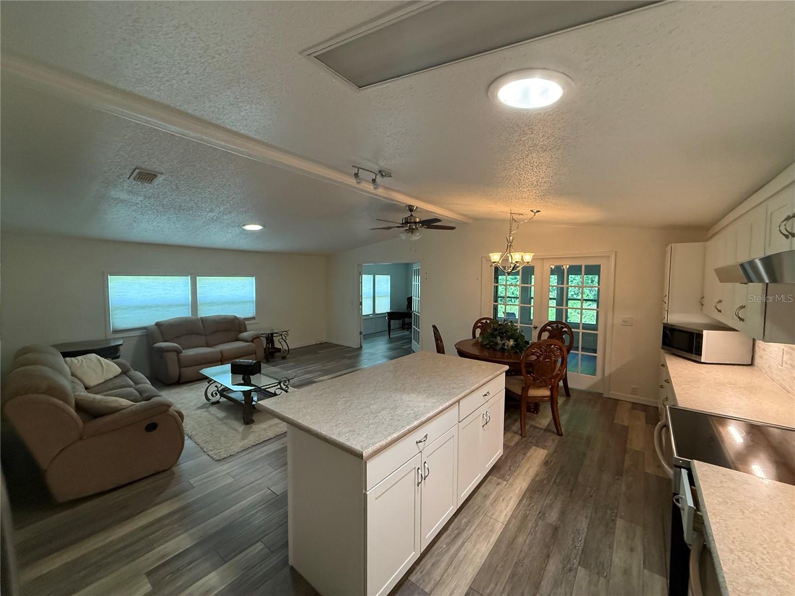 802 Oak Blvd Property Photo 4