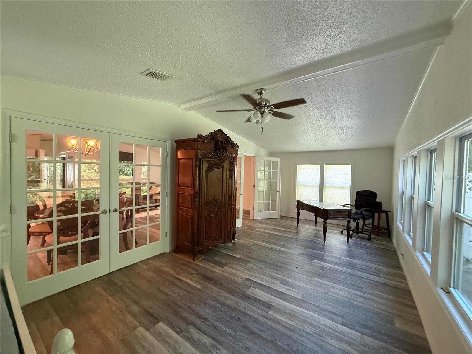 802 Oak Blvd Property Photo 6