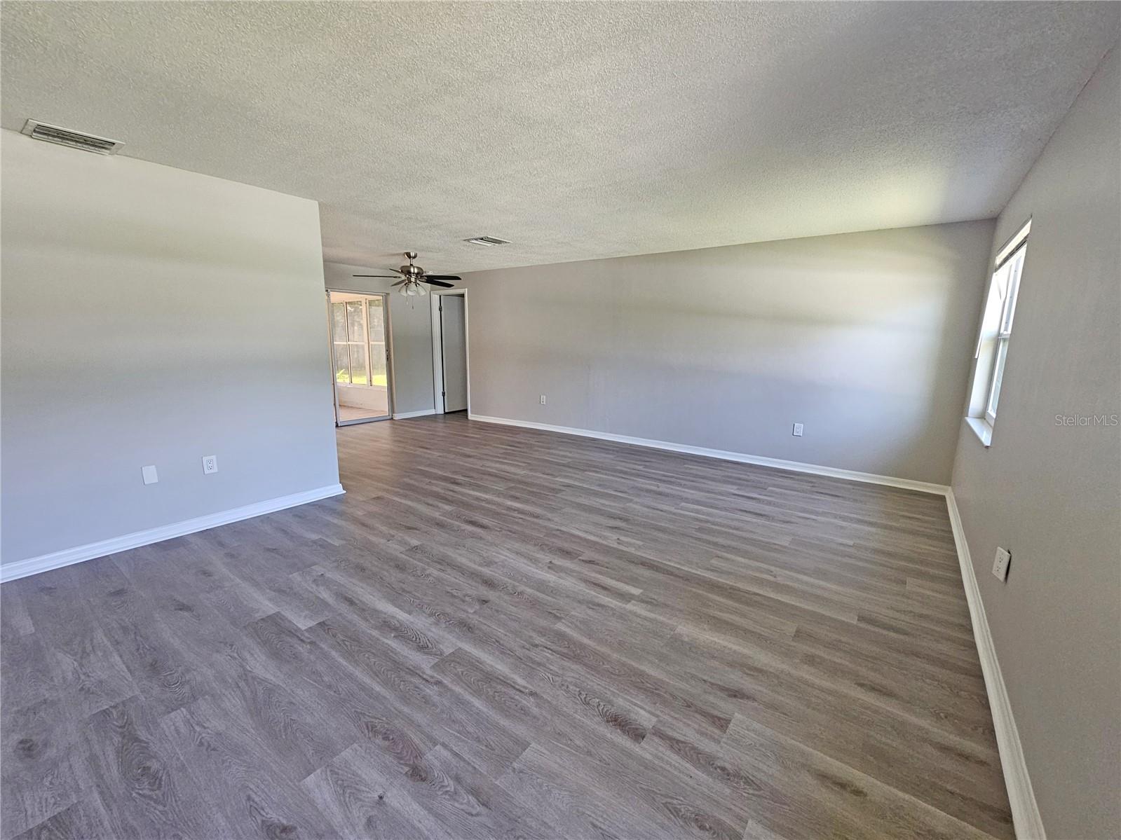 1863 Glenville Dr Property Photo 3