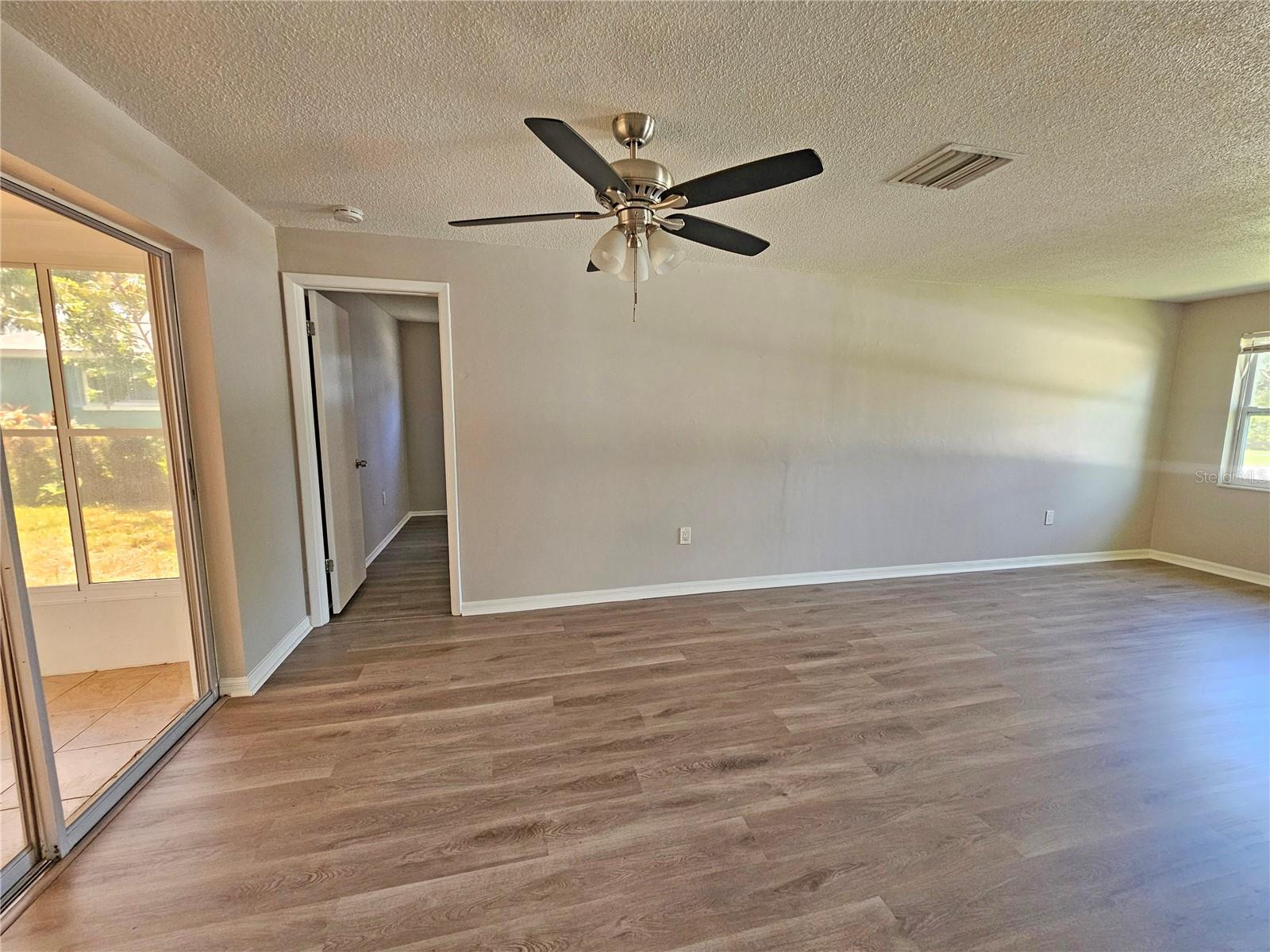 1863 Glenville Dr Property Photo 6