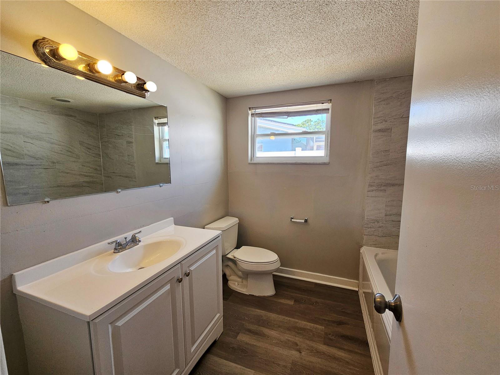 1863 Glenville Dr Property Photo 15