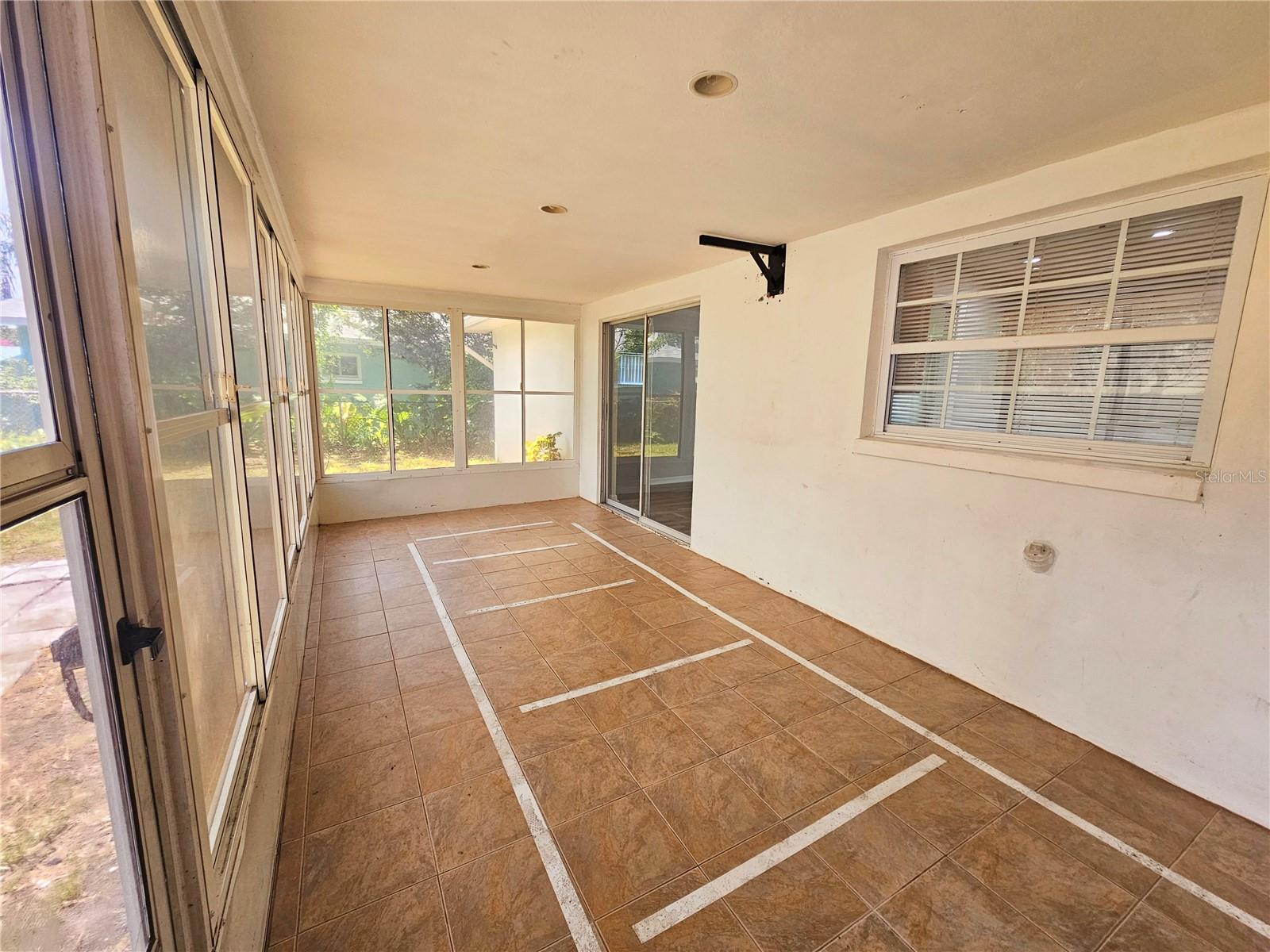 1863 Glenville Dr Property Photo 20