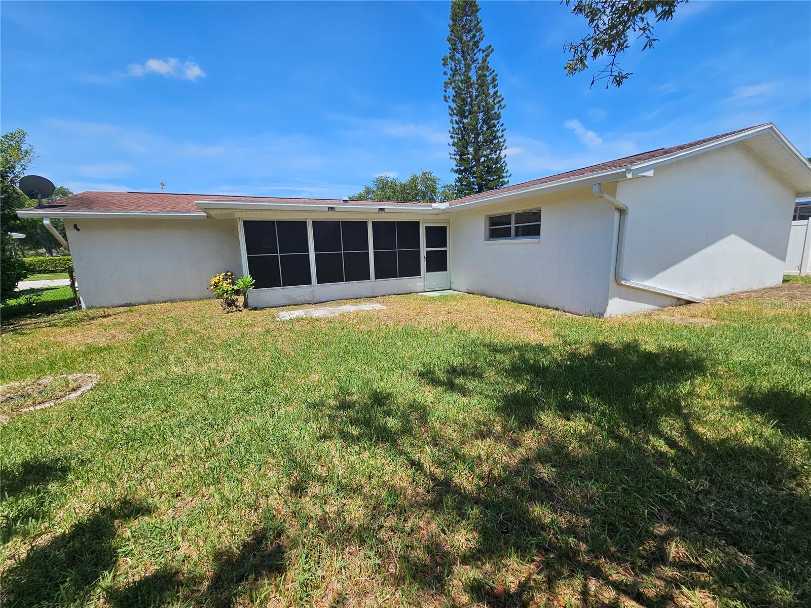 1863 Glenville Dr Property Photo 22