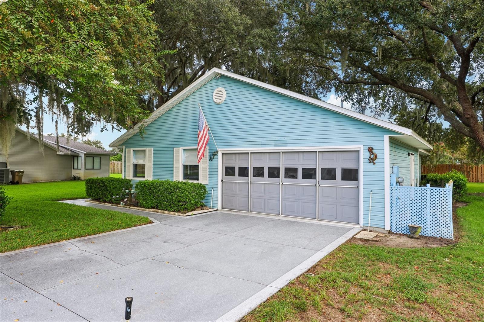 1607 Selkirk Dr Property Photo 3