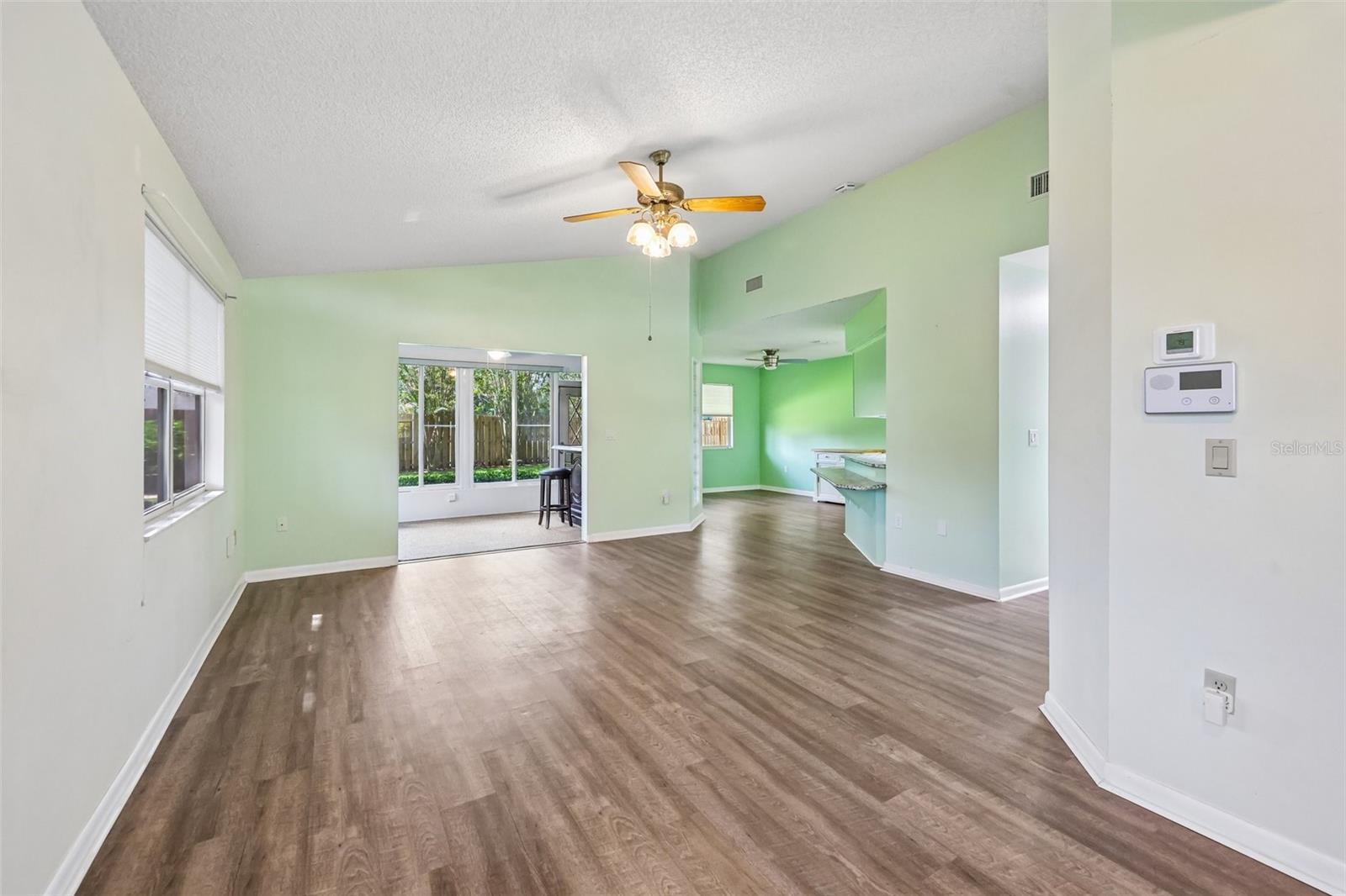 1607 Selkirk Dr Property Photo 8
