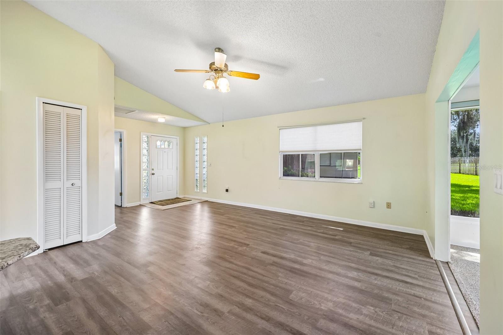 1607 Selkirk Dr Property Photo 10