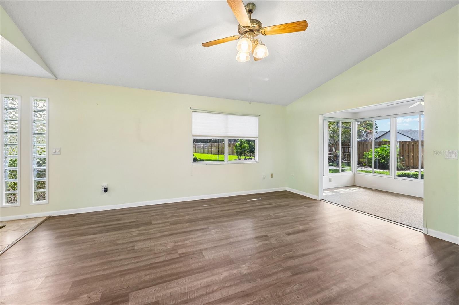 1607 Selkirk Dr Property Photo 11