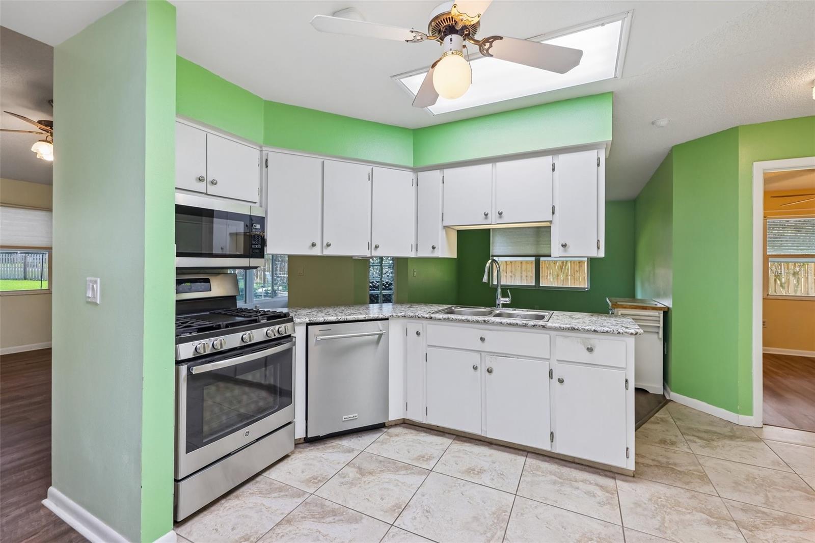 1607 Selkirk Dr Property Photo 17