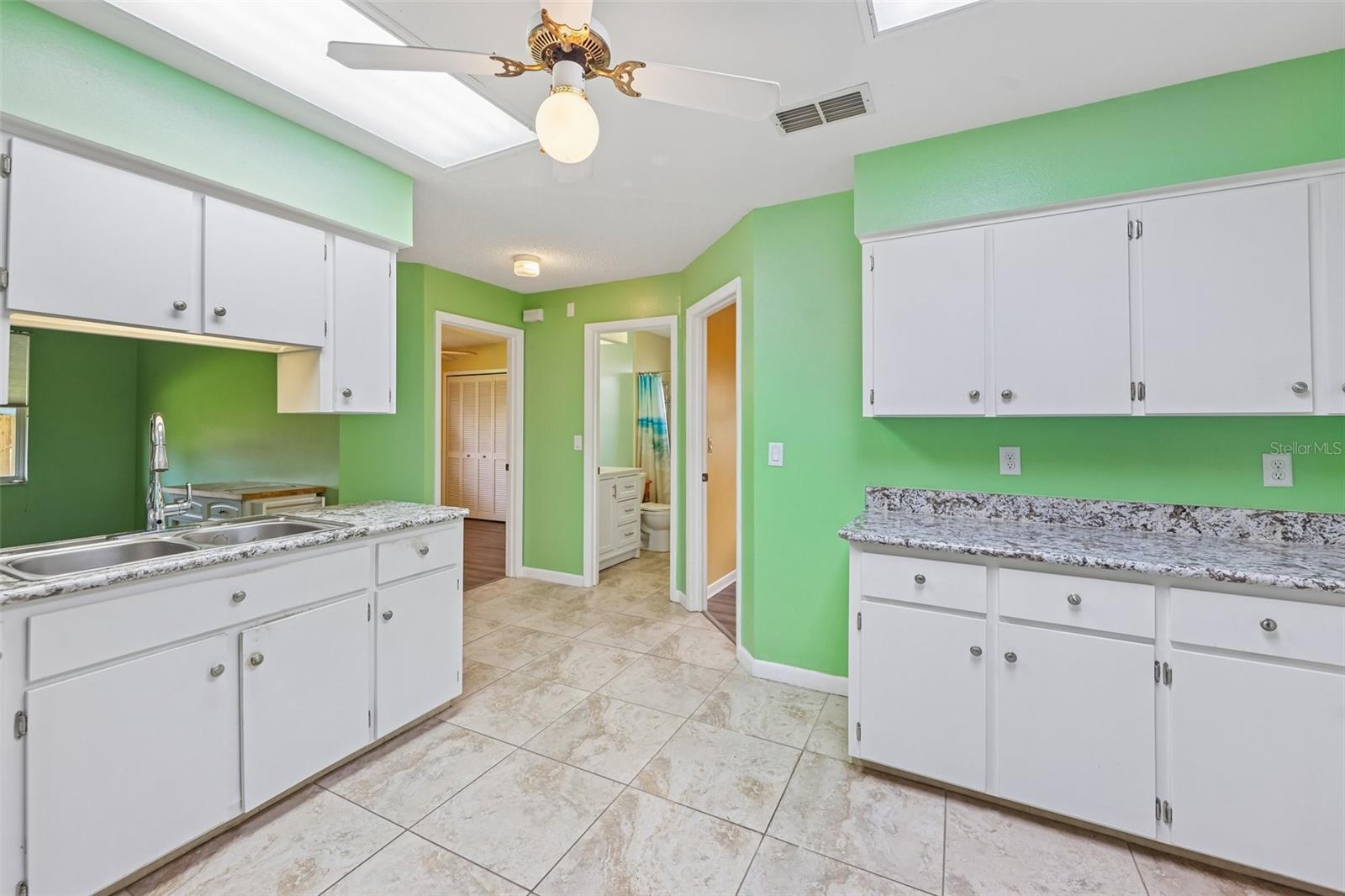 1607 Selkirk Dr Property Photo 18