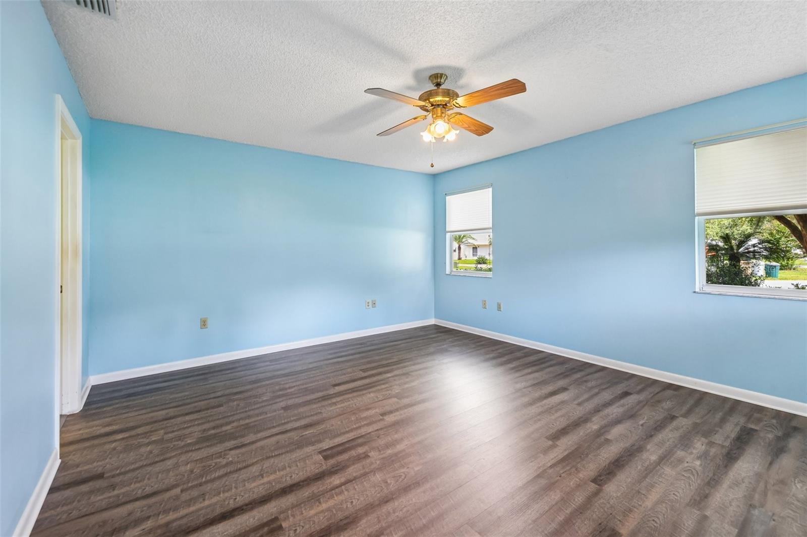 1607 Selkirk Dr Property Photo 28