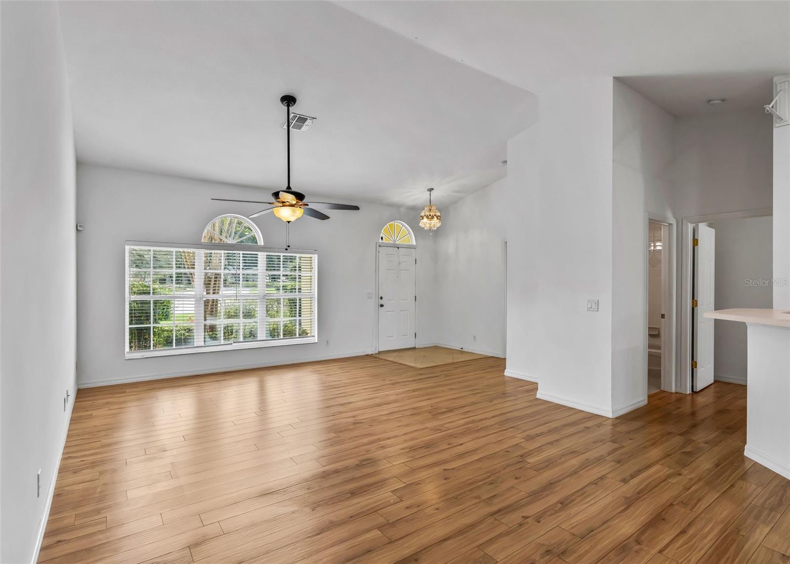 5123 Grove Mnr Property Photo 10