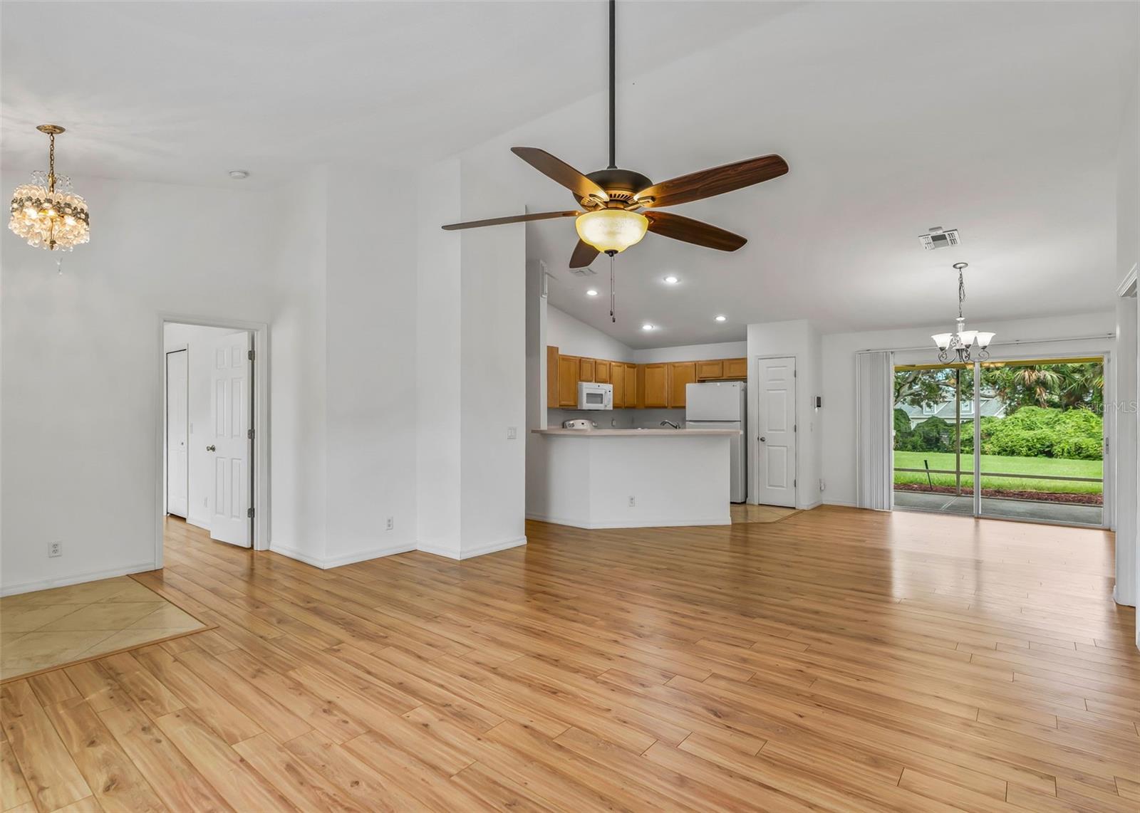 5123 Grove Mnr Property Photo 11